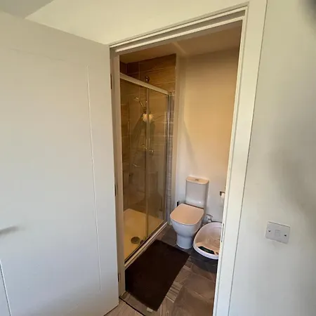 En-suite Double Bedroom Adamstown Habitación en casa particular *